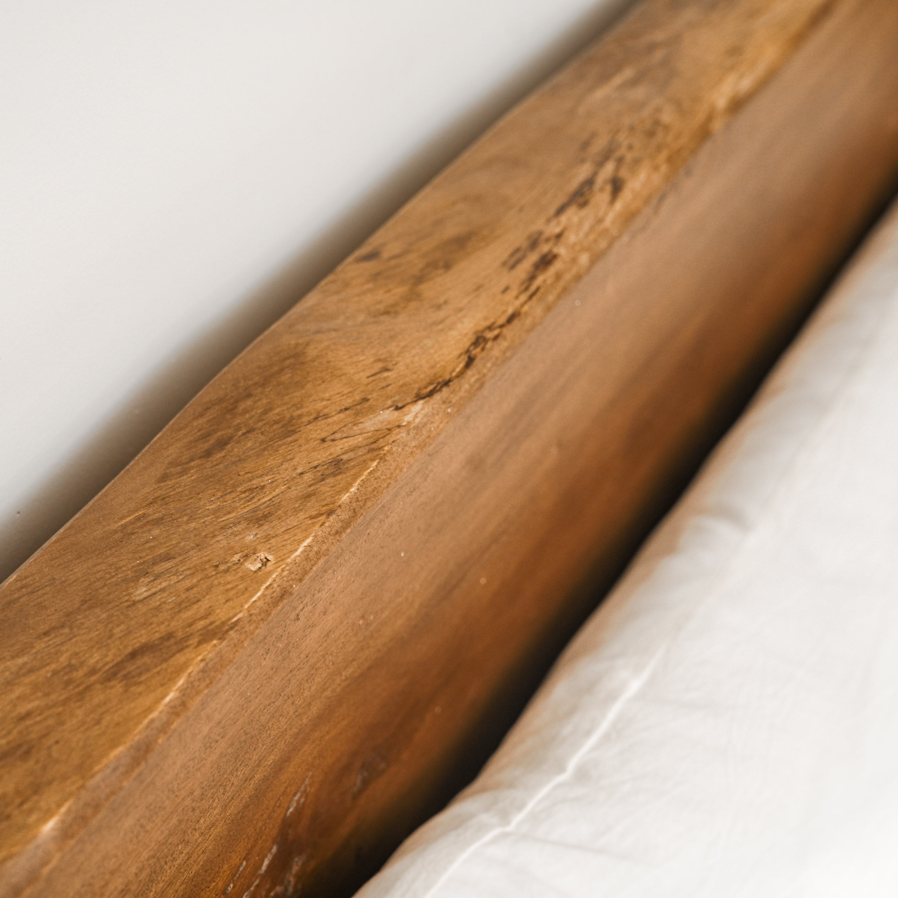 Rootline - Bett aus massivem Catalpa Holz