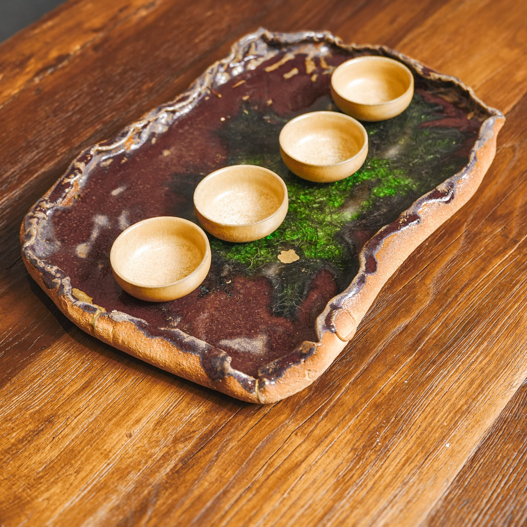 Mountain Calm - Teetisch aus gealtertem Holz und Xuelang-Stein