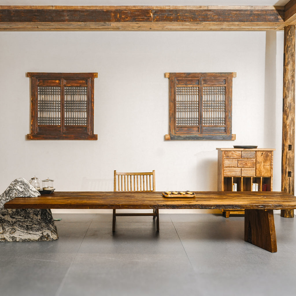 Mountain Calm - Teetisch aus gealtertem Holz und Xuelang-Stein