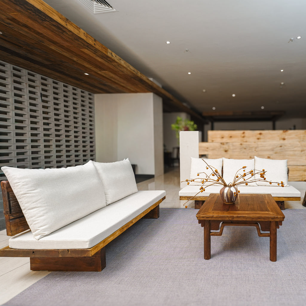 Amber Haven - Sofa aus gealtertem Holz und Baumwoll-Leinen