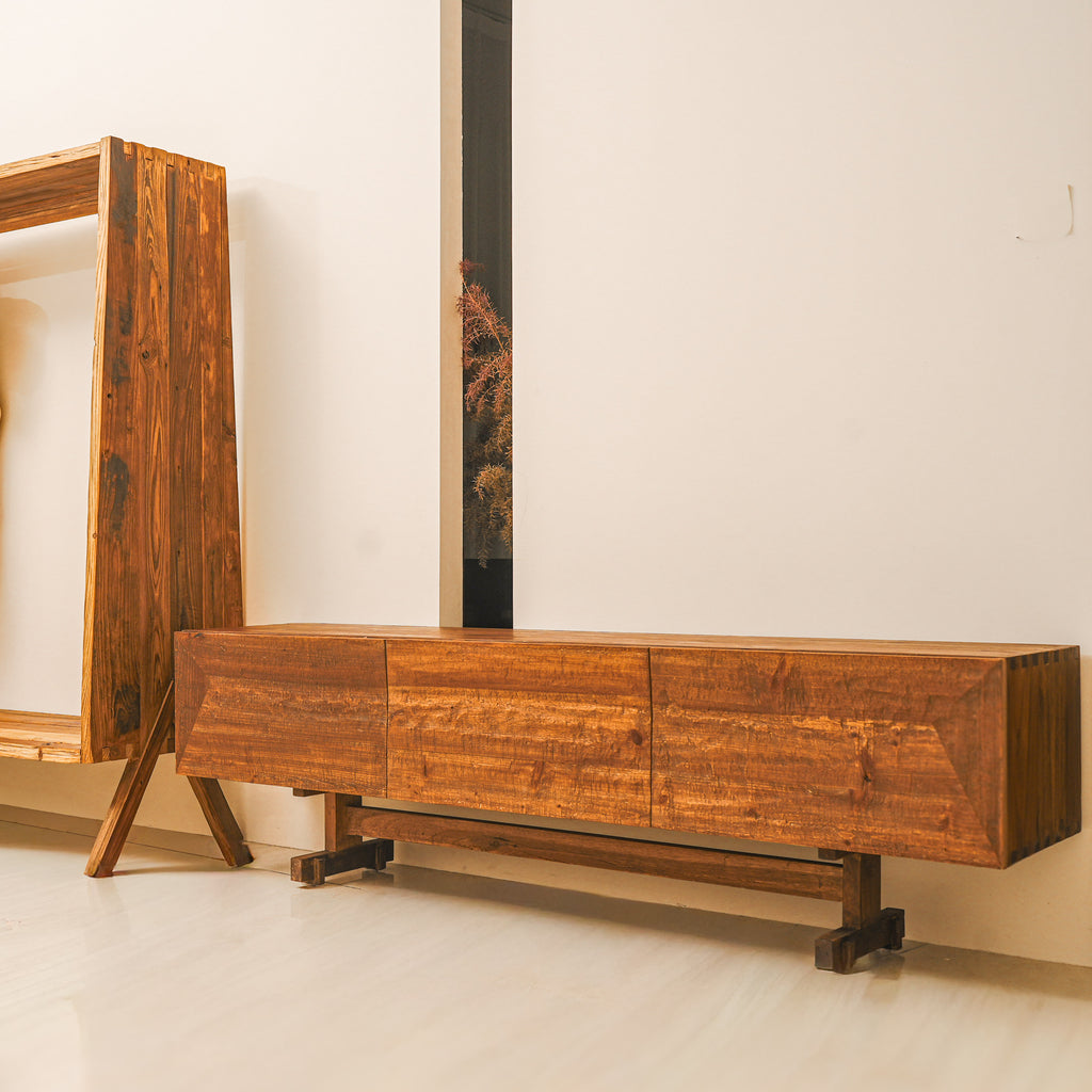 Stillwood Lowboard - TV Bank